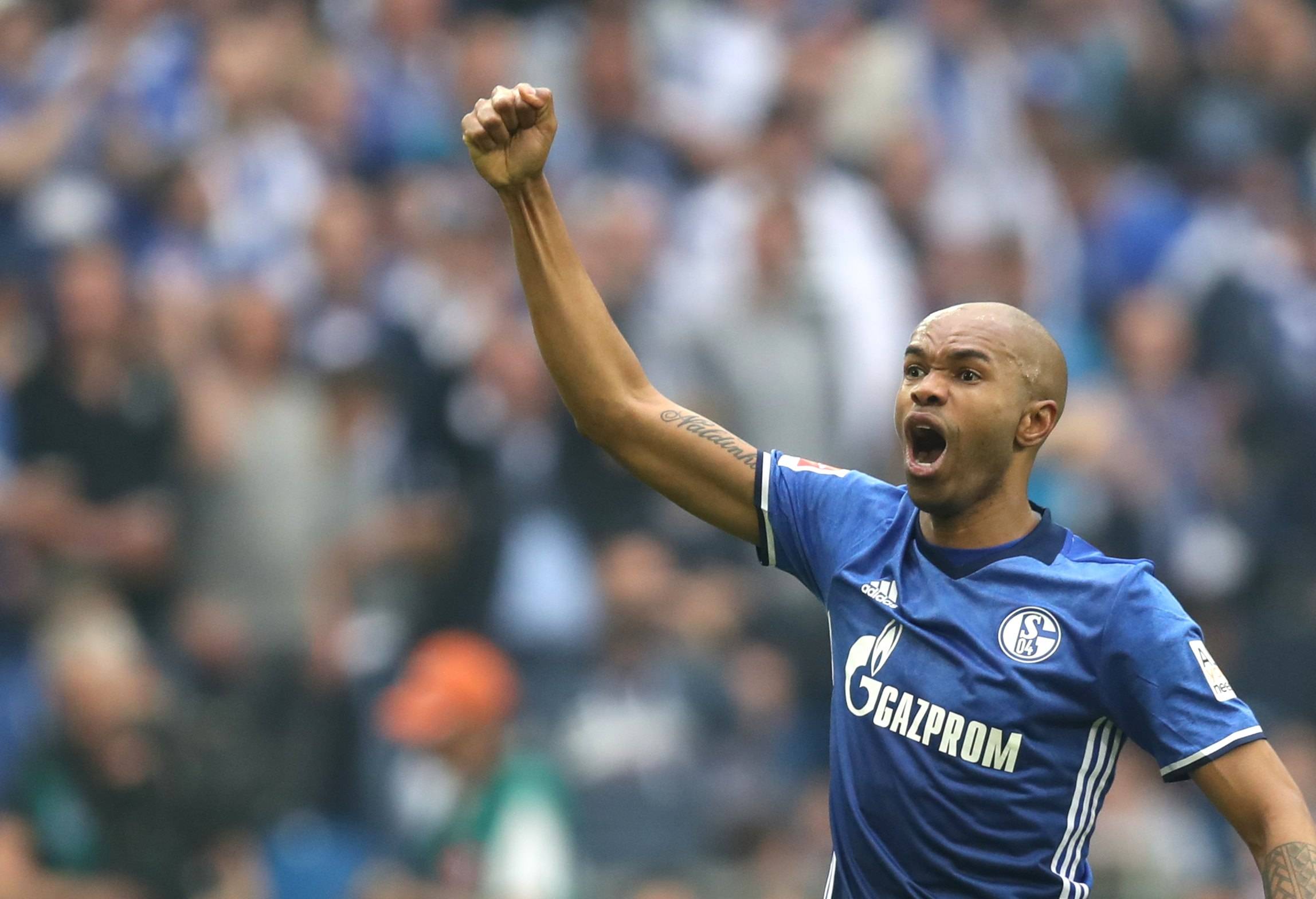 关于沙尔克力保主场不败纪录，战况激烈的信息