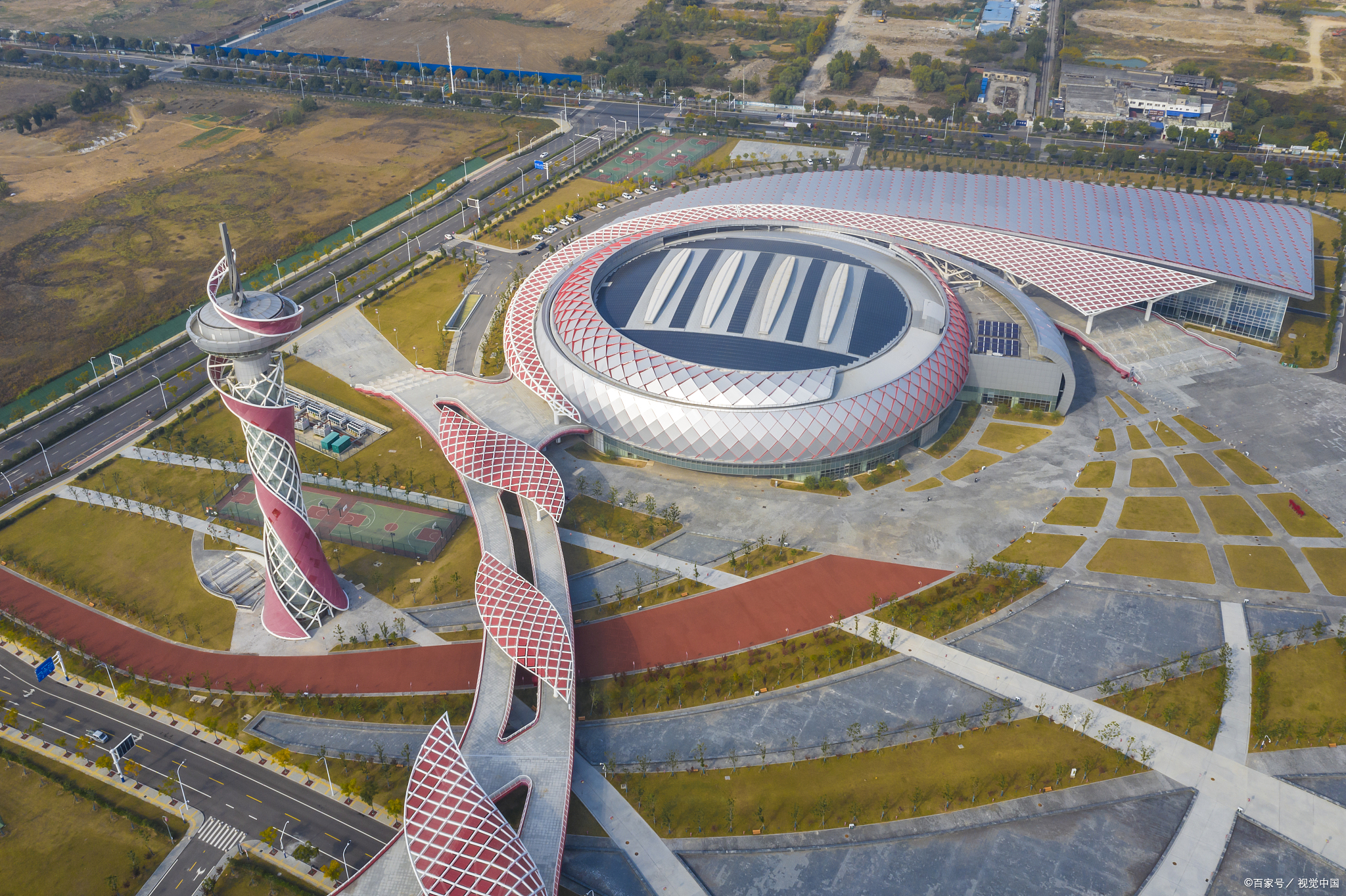 亚洲足球赛事的卓越表现备受瞩目