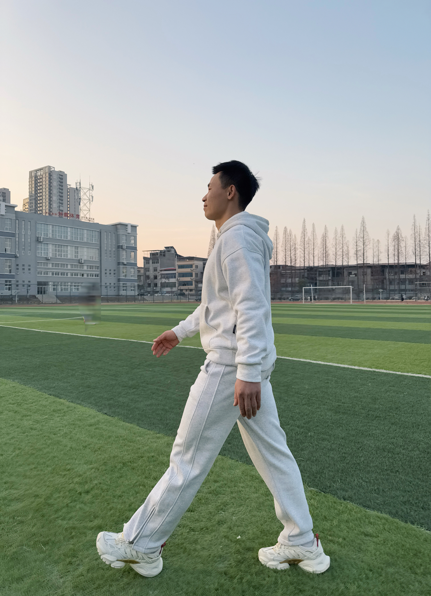 包含挑战极限！球员们在比赛中努力不懈向前迈进的词条