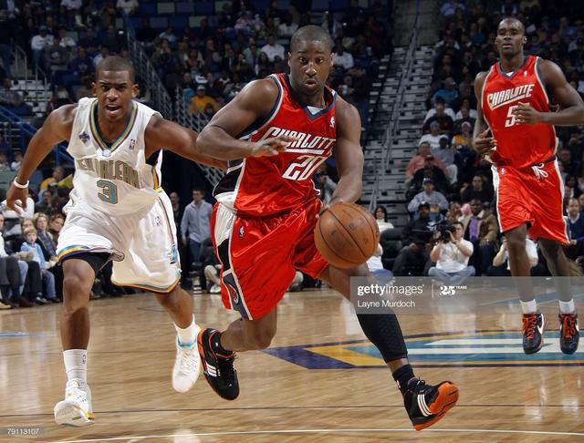 超音速队经过激烈争夺,险胜黄蜂的简单介绍 超音速队经过激烈争夺,险胜黄蜂的简单介绍