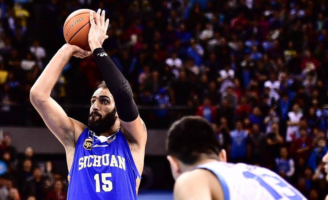 开云APP-生涯首次三双表现，新星崛起成焦点的简单介绍