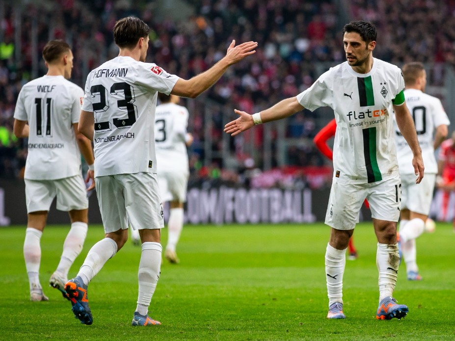 拜仁慕尼黑与门兴格拉德巴赫激烈对决