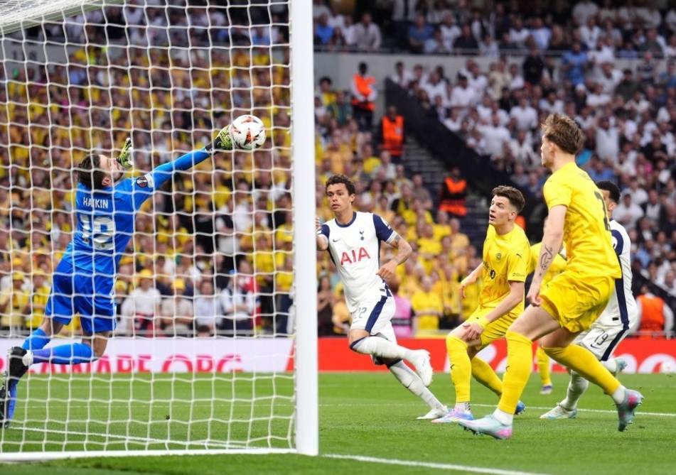 包含切尔西客场大胜诺里奇，拿下胜利的词条