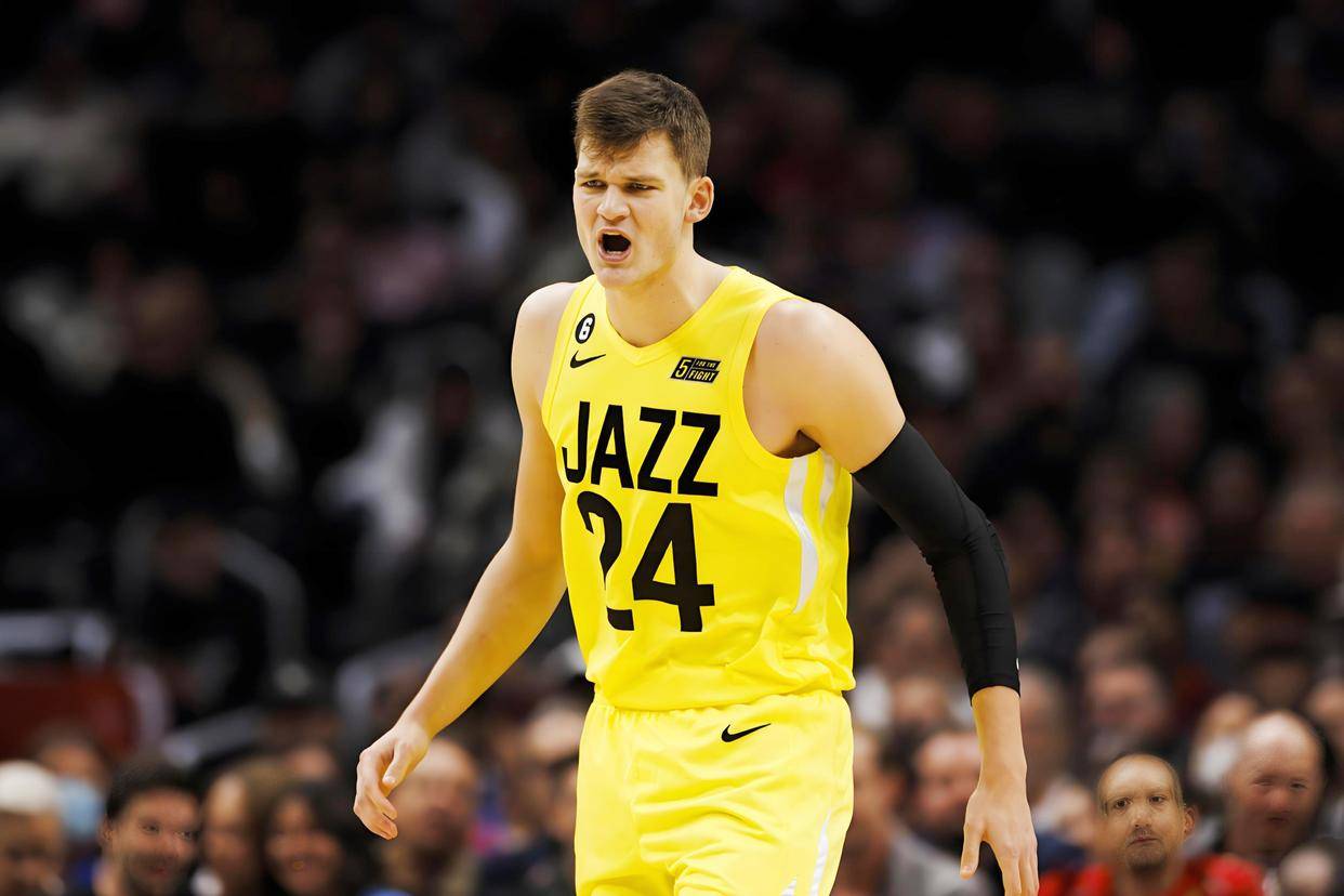 关于篮球比赛中崭露头角的新秀球员备受关注和瞩目的信息 关于篮球比赛中崭露头角的新秀球员备受关注和瞩目的信息