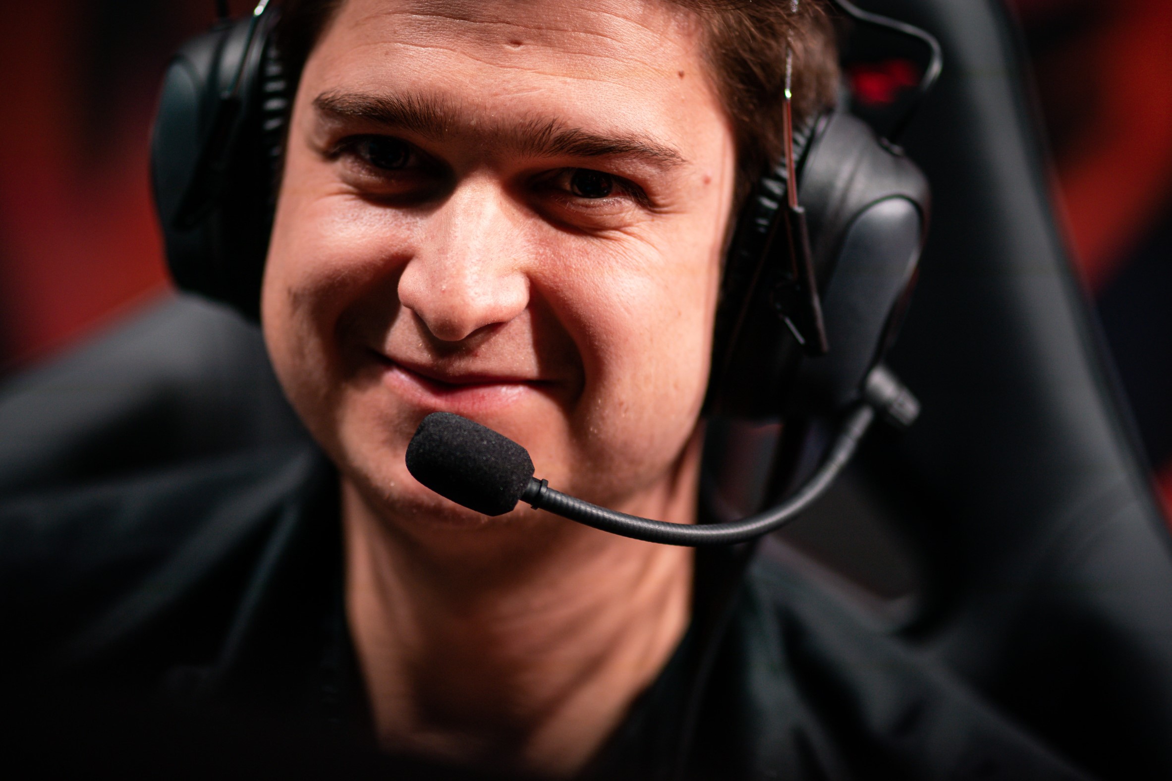 C9鏖战四局险胜100Thieves，Perkz一换二翻盘的简单介绍