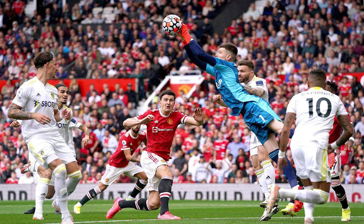 开云体育-曼联客场逼平狼队，欧冠悬念依旧