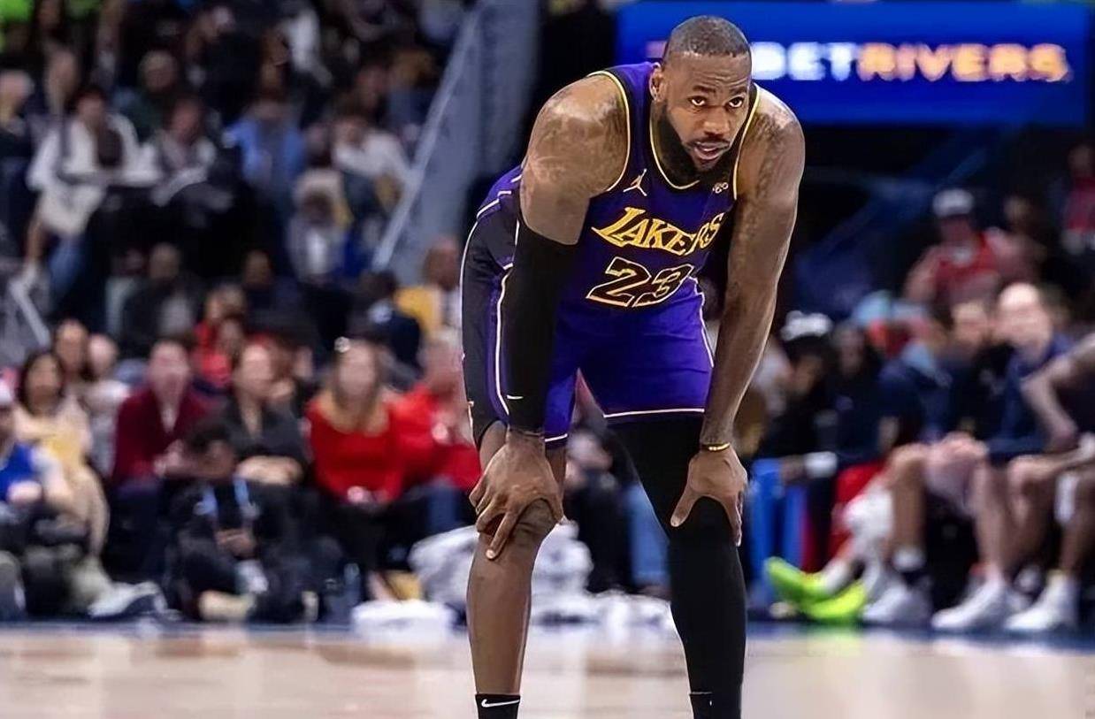 篮球明星表现抢眼，引发球迷热议