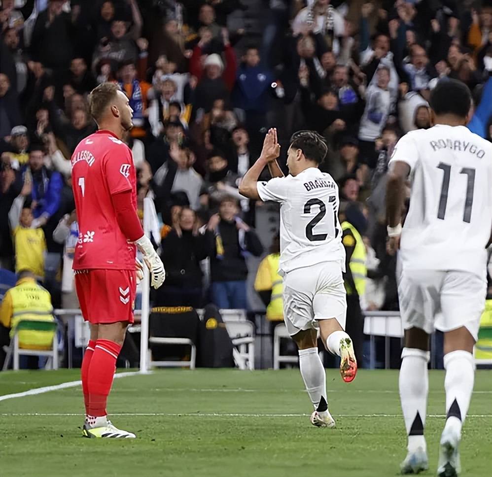 关于皇马门将连续扑出关键球，赢得球迷尊重的信息