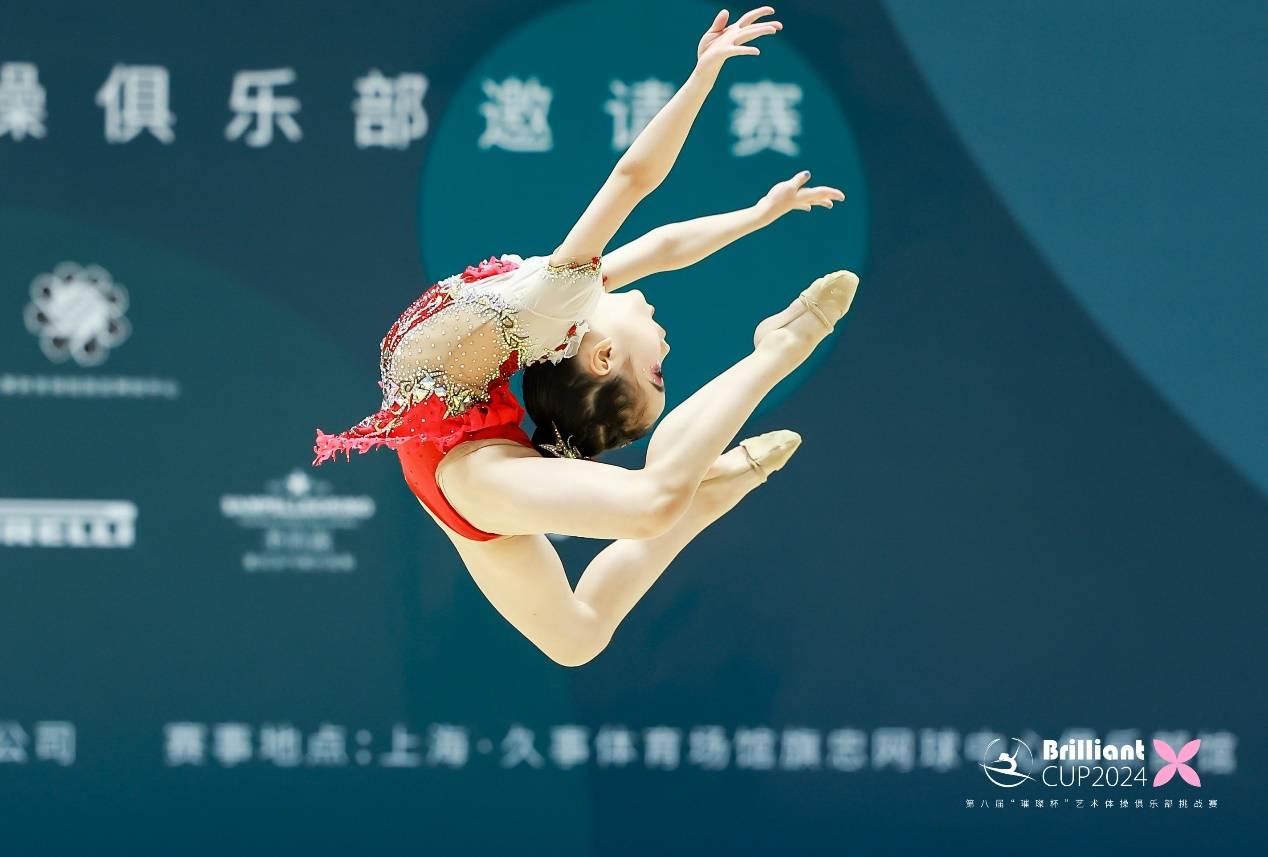 艺术体操少女精彩表演，娇美仙姿的简单介绍