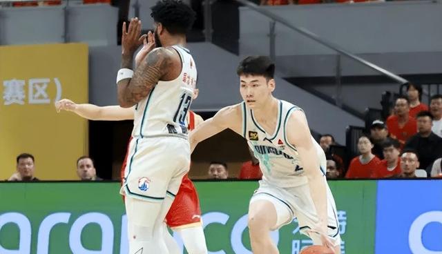 方位球成奇兵，球队险胜对手的简单介绍