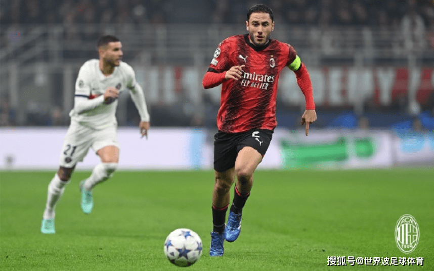 包含佛罗伦萨主场大胜AC米兰，豪取四连胜！的词条