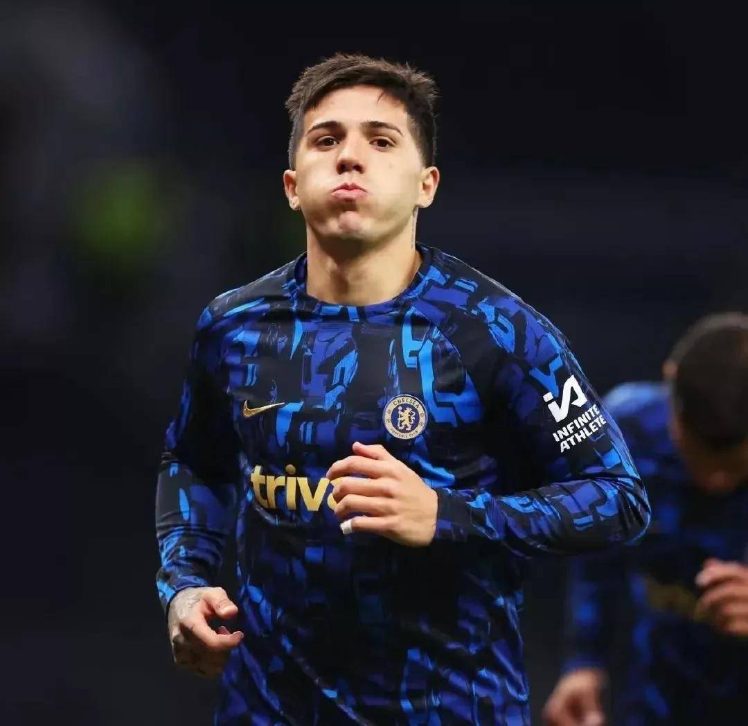 包含切尔西主帅称赞球员们拼搏精神，期待更好表现的词条