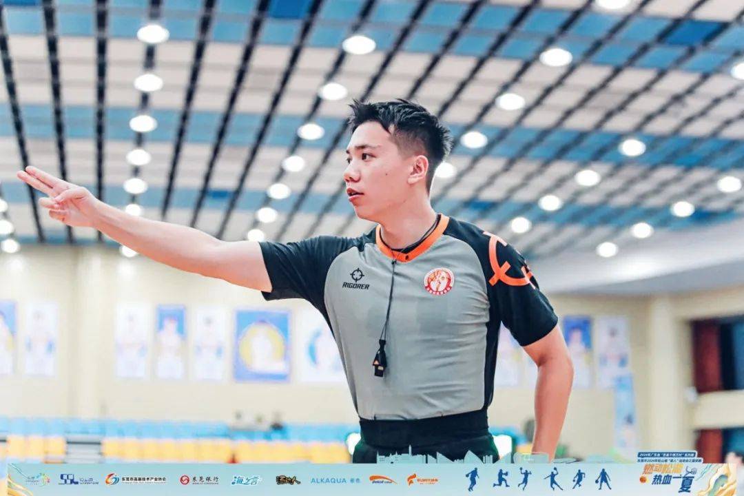 裁判积极吹罚，比赛结果热辣惊心的简单介绍