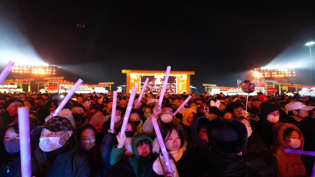 开云体育APP下载-沈阳赛场气氛火爆，现场球迷热情呐喊助威