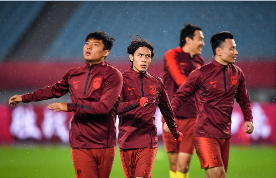 开云体育官方网站-南美洲足球联赛充满激情！名宿复出悍将表现抢眼的简单介绍