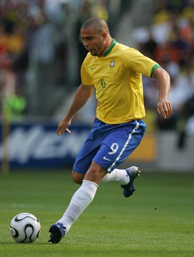 开云体育-包含巴西队在国际赛场上崭露头角吸引众人关注的词条