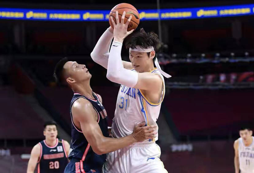 福建队高举奋斗旗帜，横扫对手