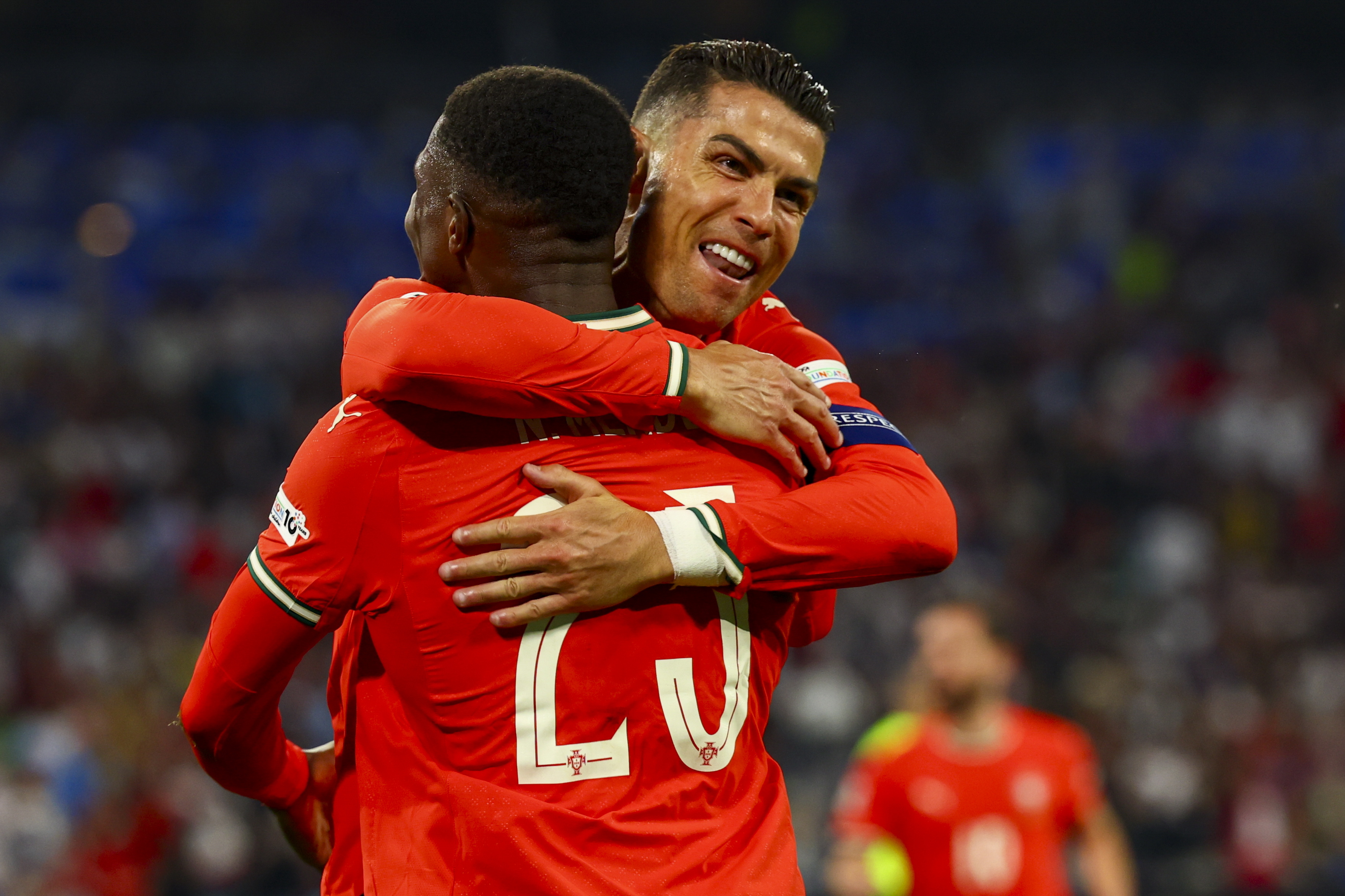 开云下载-葡萄牙球员在国外比赛中展现超凡实力