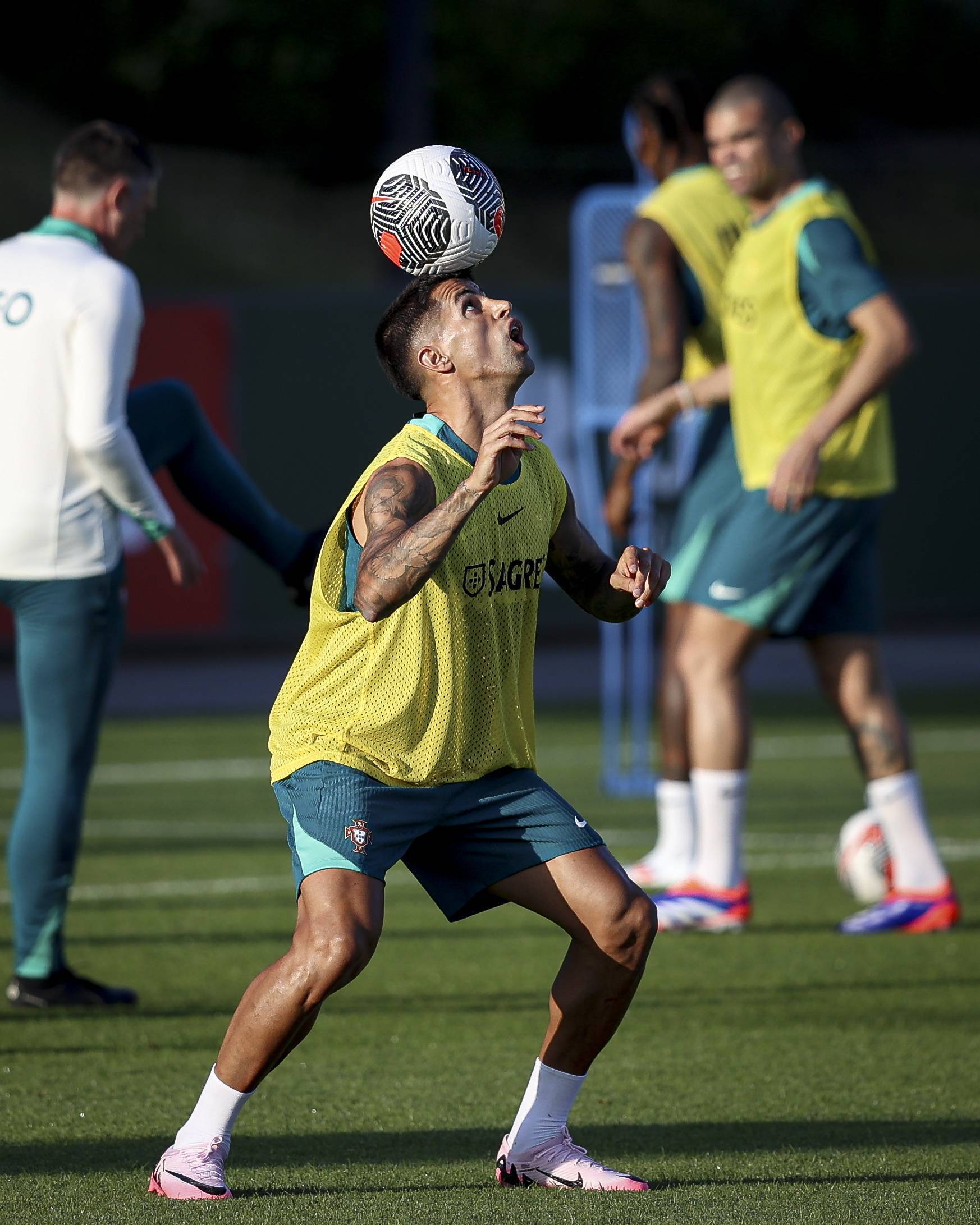 葡萄牙球员在国外比赛中展现超凡实力