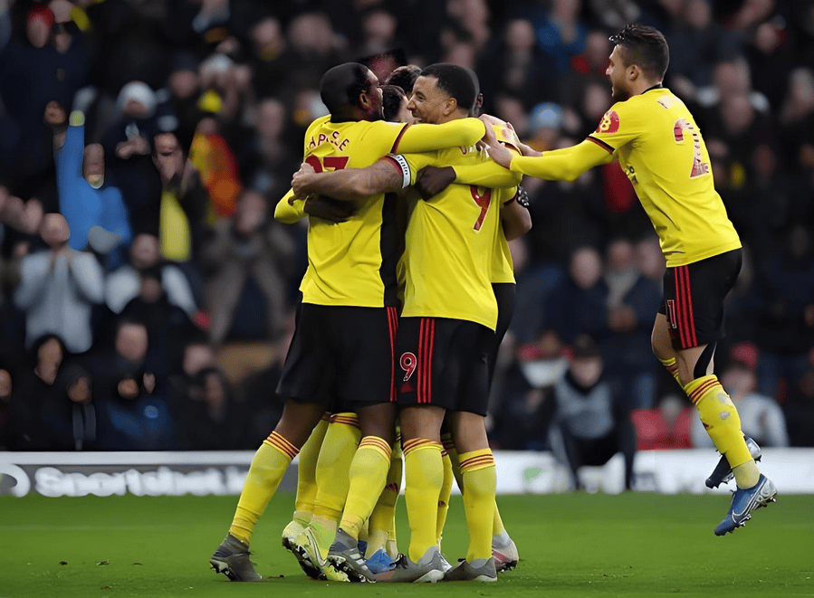 曼城主场战胜沃特福德，继续领跑积分榜