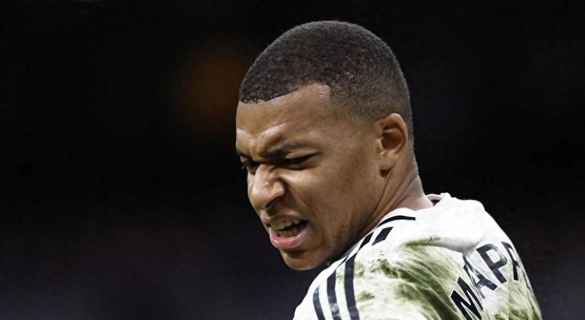 皇马巨星状态下滑，历史最佳球队蒙上阴影的简单介绍