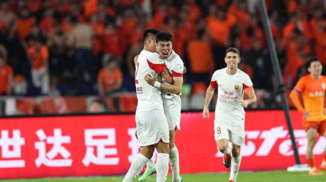 包含上海队战胜对手，士气高涨备战下一场比赛的词条