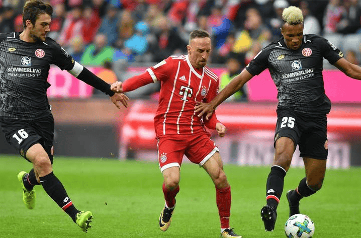 包含弗莱堡主场被逼平，争夺欧洲赛资格岌岌可危的词条