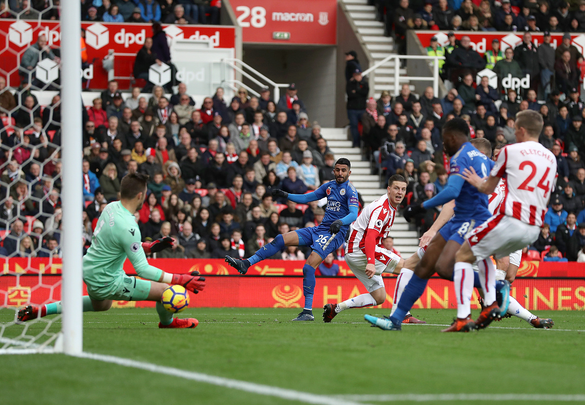 欧洲豪门球队之间的比赛展现出了激烈的对抗