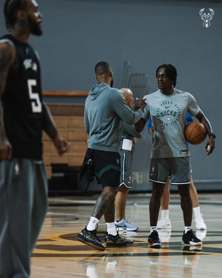 雄鹿主教练盛赞球员，豪取胜利