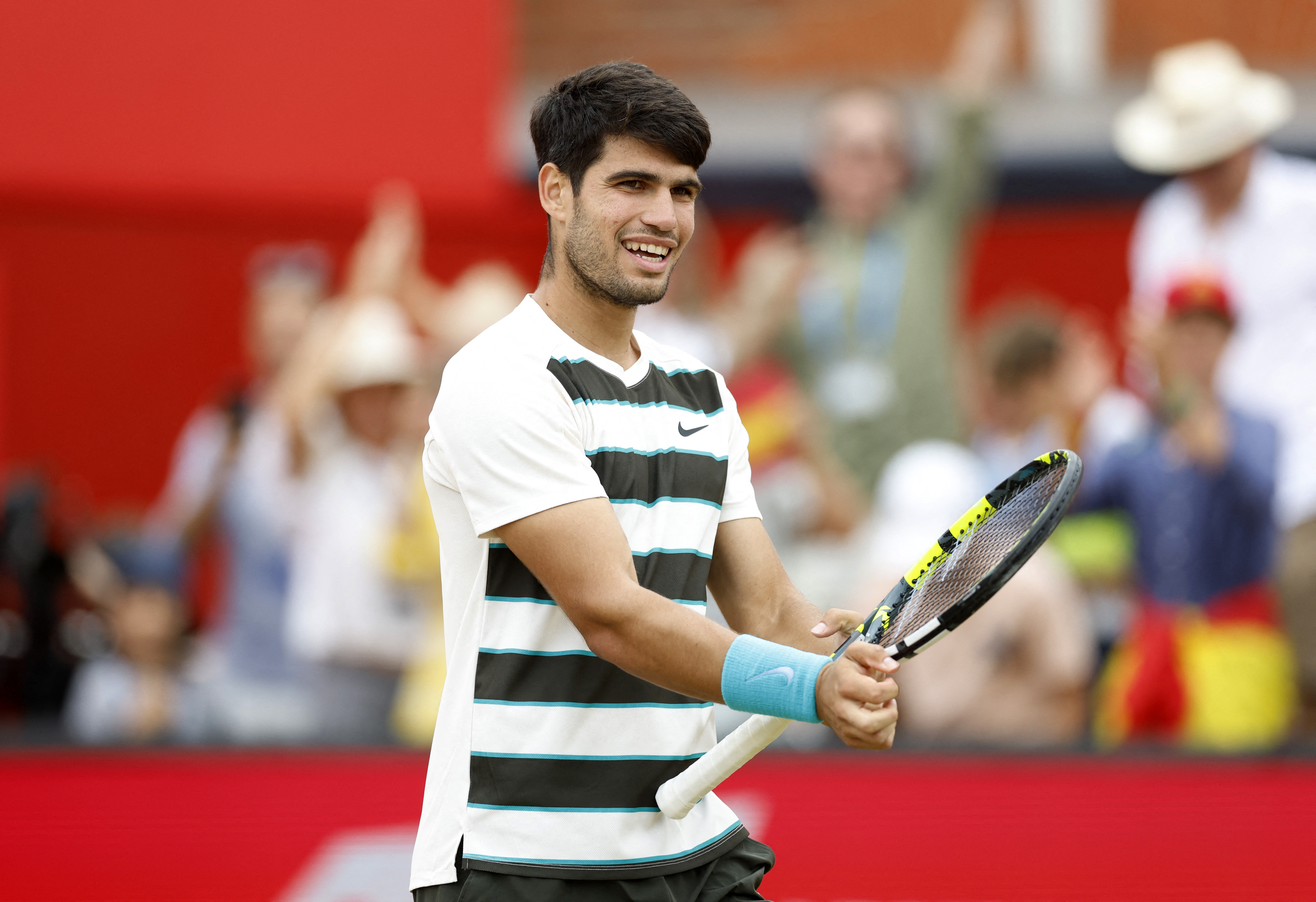 澳网轻取拉沃尔杯，阿尔卡拉斯点燃赛场