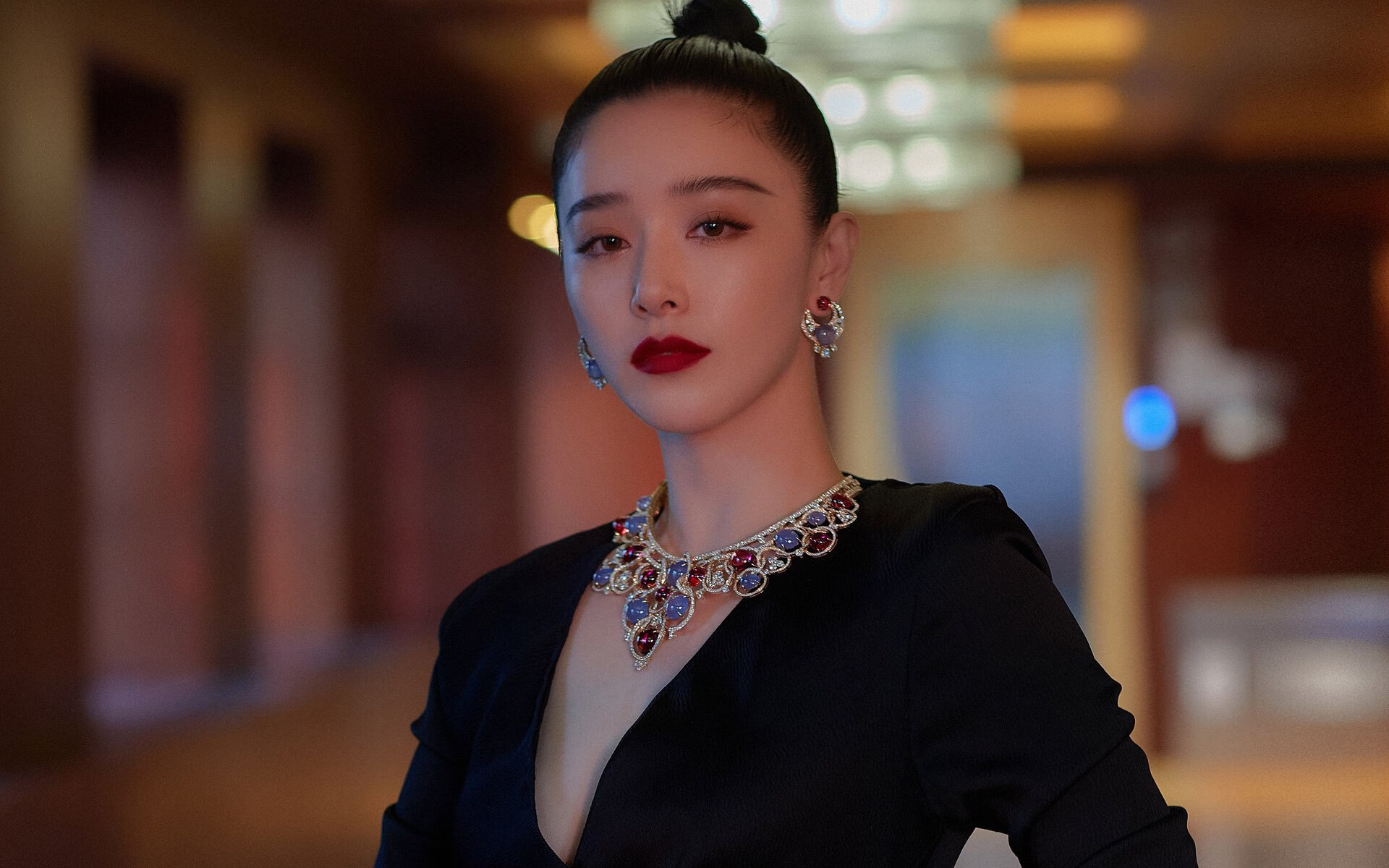 雄狮咆哮圣西罗，喀麦隆元老队3-1轻取AC米兰，莫德里奇大师级调度定乾坤