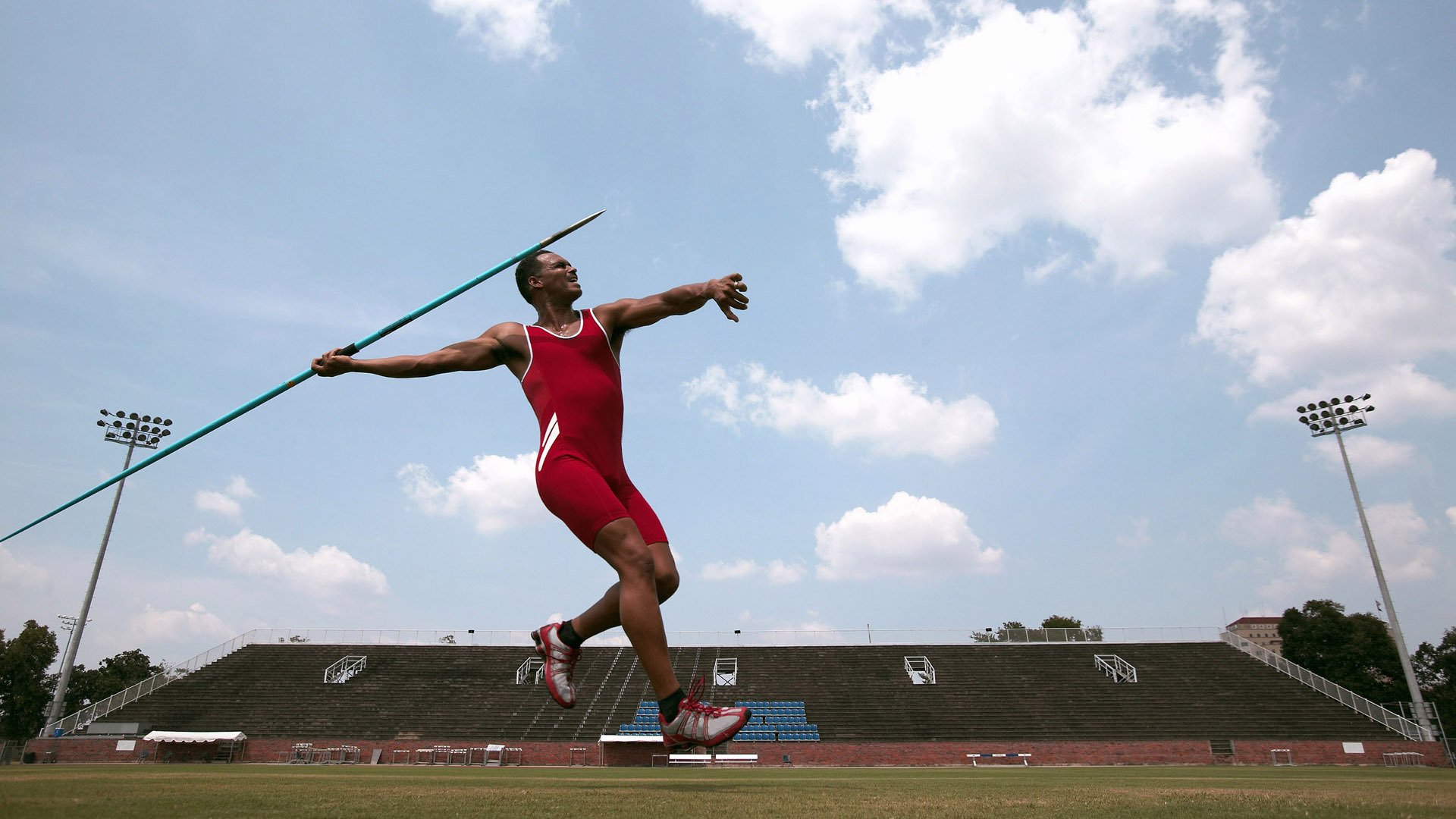 跨域狂胜与接管,当开拓者轰塌王权,哈利伯顿在绿茵场加冕